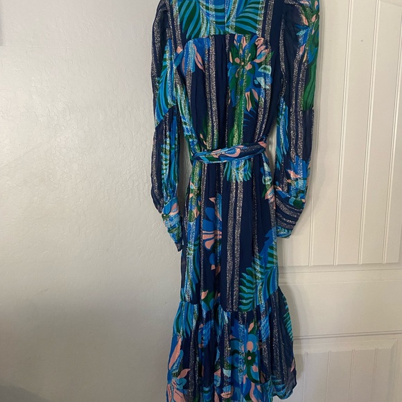 Adele Metallic Long Sleeve Midi Dress
CIEBON - Picture 11 of 12